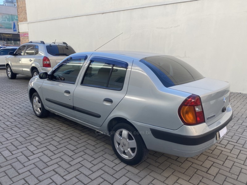 CLIO 1.6 PRIVILÉGE 16V GASOLINA 4P MANUAL - 2004 - CAXIAS DO SUL