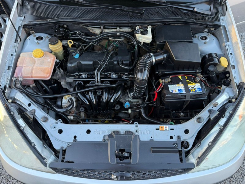 FOCUS 1.6 GL 8V GASOLINA 4P MANUAL - 2004 - FARROUPILHA