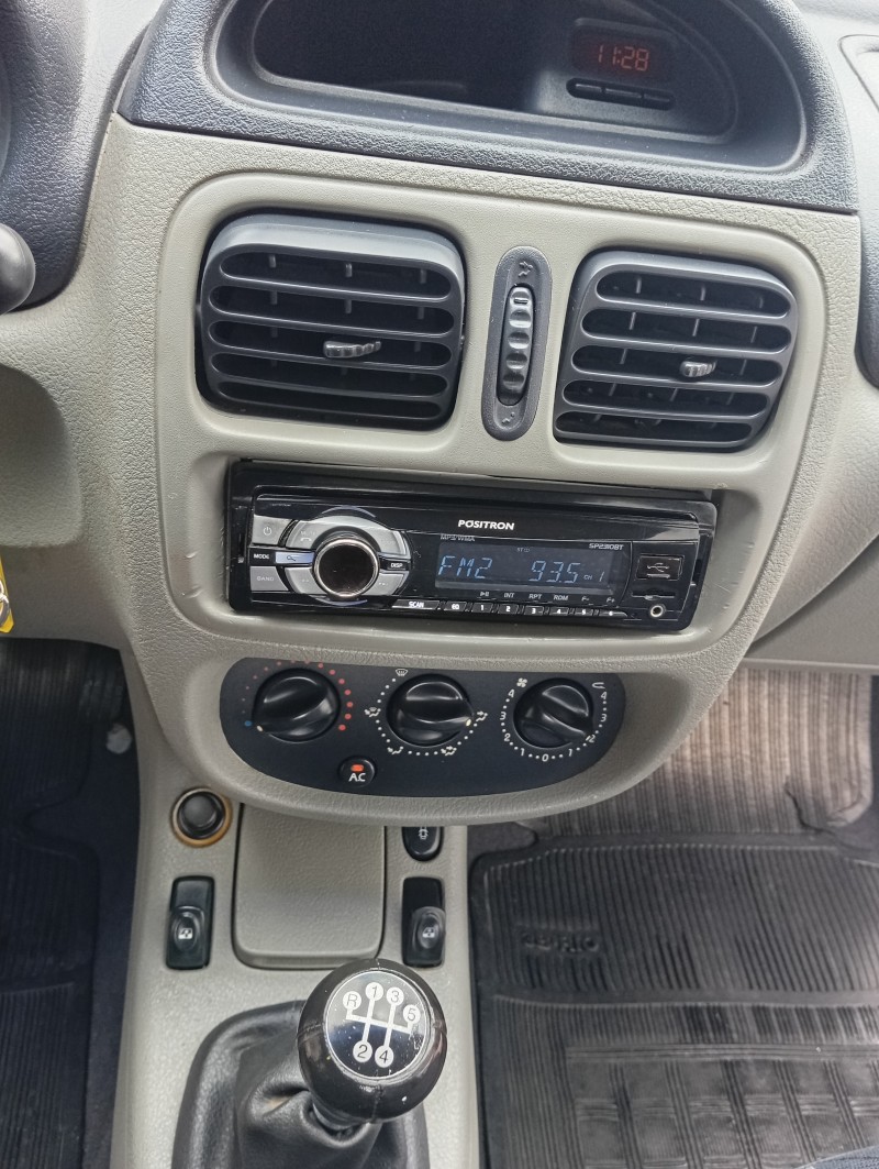 CLIO 1.0 AUTHENTIQUE 16V FLEX 4P MANUAL - 2006 - CAXIAS DO SUL