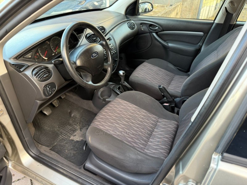 FOCUS 2.0 GLX SEDAN 16V GASOLINA 4P MANUAL - 2005 - FARROUPILHA