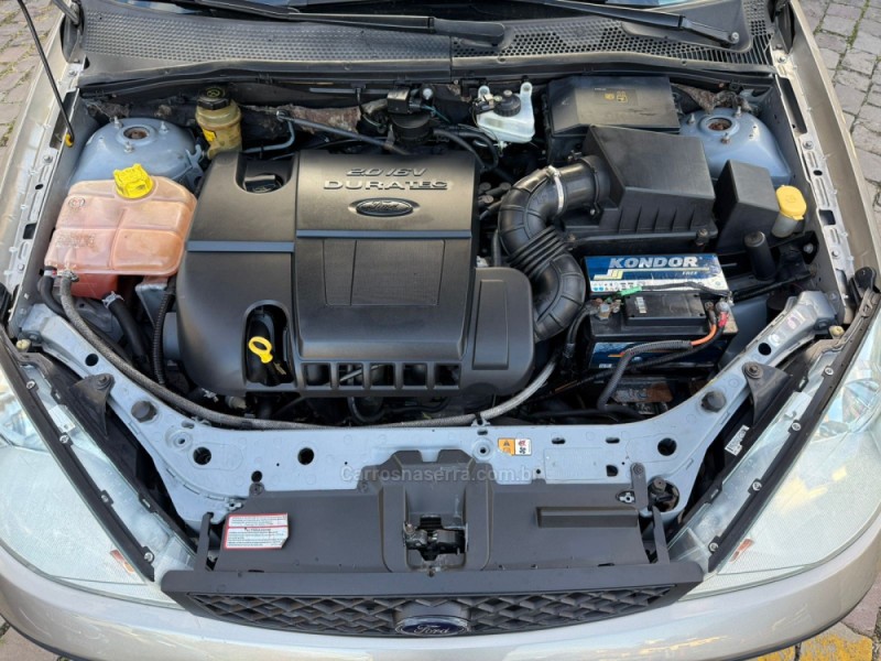 FOCUS 2.0 GLX SEDAN 16V GASOLINA 4P MANUAL - 2005 - FARROUPILHA