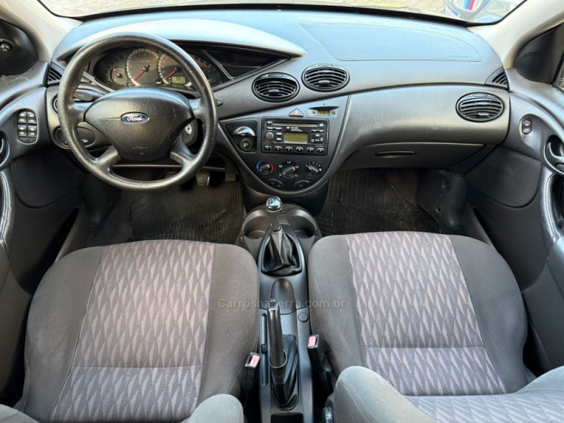 FOCUS 2.0 GLX SEDAN 16V GASOLINA 4P MANUAL - 2005 - FARROUPILHA