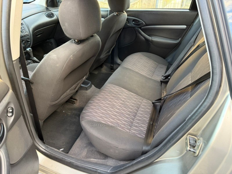 FOCUS 2.0 GLX SEDAN 16V GASOLINA 4P MANUAL - 2005 - FARROUPILHA