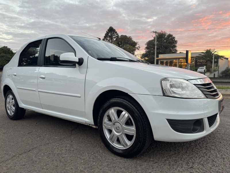 LOGAN 1.6 EXPRESSION 16V FLEX 4P AUTOMÁTICO - 2013 - DOIS IRMãOS