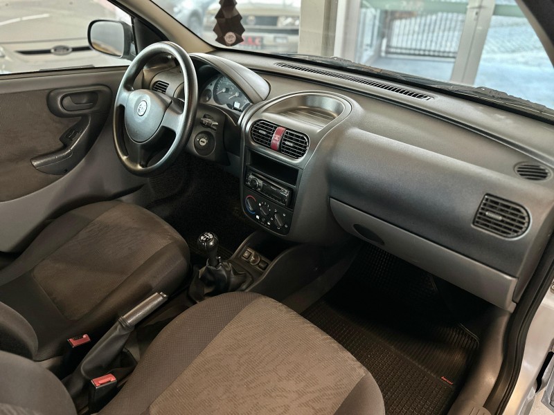 CORSA 1.0 MPFI PREMIUM 8V GASOLINA 4P MANUAL - 2005 - CAXIAS DO SUL