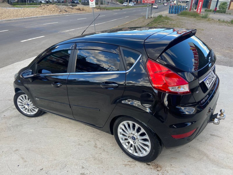 FIESTA 1.6 TITANIUM HATCH 16V FLEX 4P MANUAL - 2014 - CAXIAS DO SUL