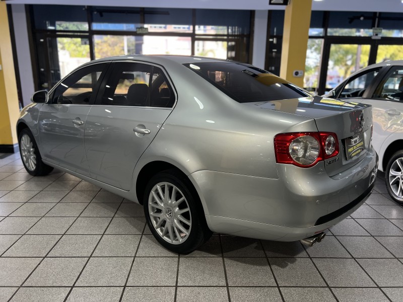 JETTA 2.5 I 20V 170CV GASOLINA 4P TIPTRONIC - 2008 - CAXIAS DO SUL