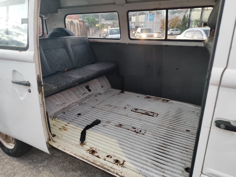 KOMBI 1.6 MI STD ESCOLAR 8V GASOLINA 3P MANUAL - 2000 - FARROUPILHA