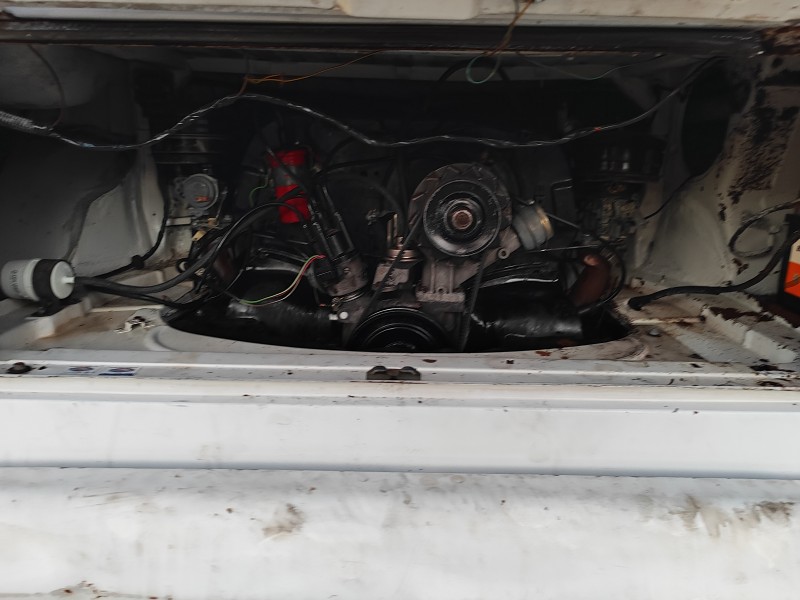 KOMBI 1.6 MI STD ESCOLAR 8V GASOLINA 3P MANUAL - 2000 - FARROUPILHA