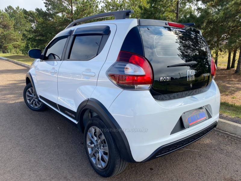 MOBI 1.0 TREKKING 8V FLEX 4P MANUAL - 2021 - VACARIA