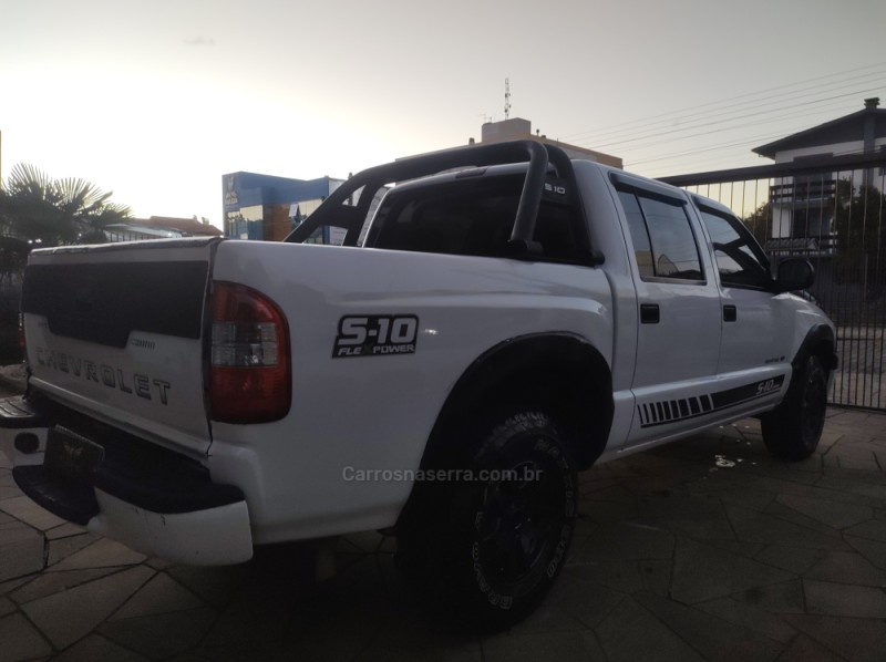 S10 2.4 MPFI 4X2 CD 8V GASOLINA 4P MANUAL - 2011 - CAXIAS DO SUL