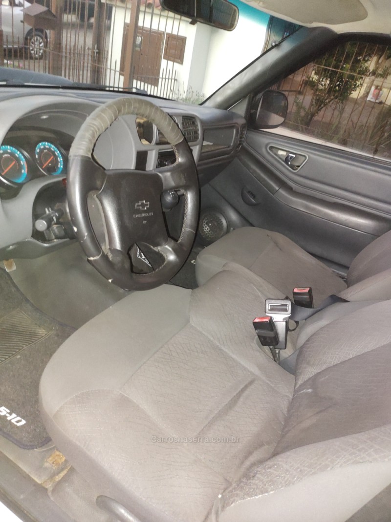 S10 2.4 MPFI 4X2 CD 8V GASOLINA 4P MANUAL - 2011 - CAXIAS DO SUL