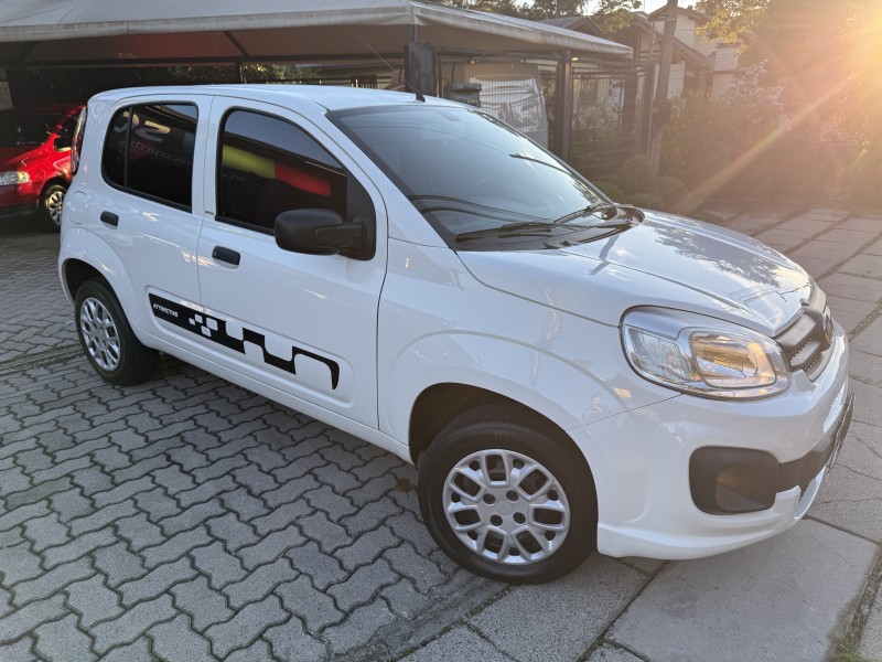 UNO 1.0 EVO ATTRACTIVE 8V FLEX 4P MANUAL - 2017 - NOVA PETRóPOLIS