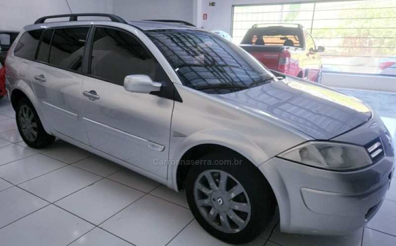 MÉGANE 1.6 DYNAMIQUE GRAND TOUR 16V FLEX 4P MANUAL - 2011 - CAMPO BOM