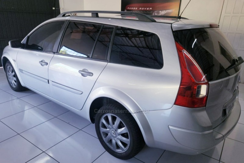 MÉGANE 1.6 DYNAMIQUE GRAND TOUR 16V FLEX 4P MANUAL - 2011 - CAMPO BOM