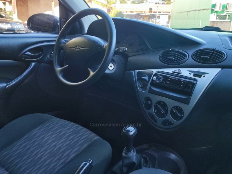 FOCUS 1.6 GL 8V FLEX 4P MANUAL - 2005 - FARROUPILHA
