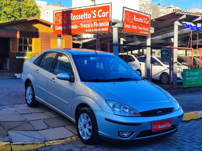 FOCUS 1.6 GL 8V FLEX 4P MANUAL - 2005 - FARROUPILHA