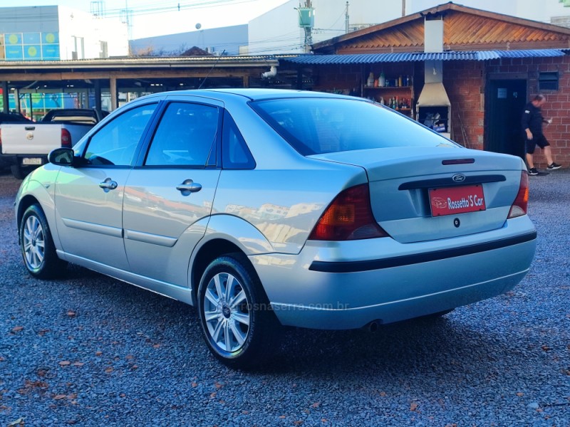 FOCUS 1.6 GL 8V FLEX 4P MANUAL - 2005 - FARROUPILHA