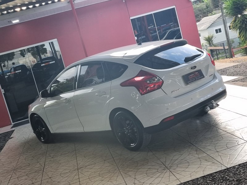 FOCUS 1.6 SE HATCH 16V FLEX 4P AUTOMÁTICO - 2015 - CAXIAS DO SUL