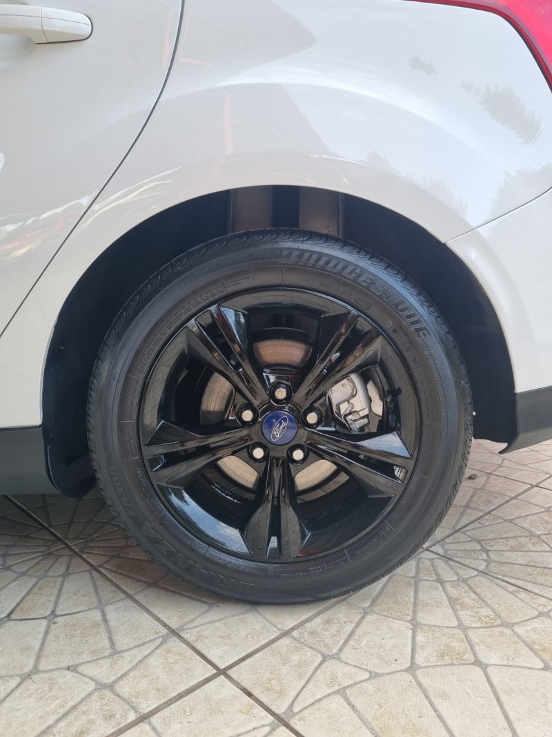 FOCUS 1.6 SE HATCH 16V FLEX 4P AUTOMÁTICO - 2015 - CAXIAS DO SUL