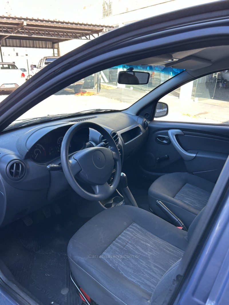 SANDERO 1.0 AUTHENTIQUE 8V FLEX 4P MANUAL - 2012 - CARAZINHO