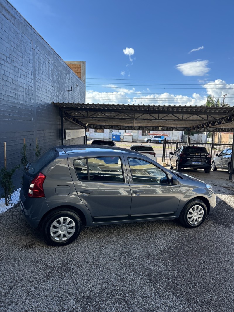 SANDERO 1.0 AUTHENTIQUE 8V FLEX 4P MANUAL - 2012 - CARAZINHO