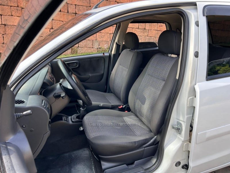 CORSA 1.4 MPFI MAXX 8V FLEX 4P MANUAL - 2012 - VENâNCIO AIRES
