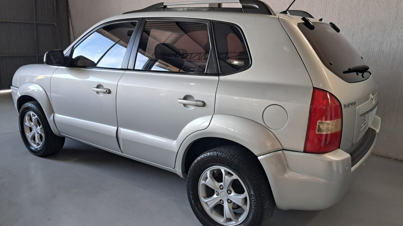 TUCSON 2.0 MPFI GLS BASE 16V 143CV 2WD FLEX 4P AUTOMÁTICO - 2013 - SãO SEBASTIãO DO CAí