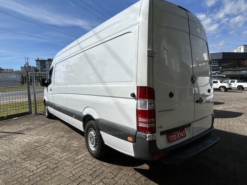 SPRINTER 2.2 FURGÃO 415 LONGO TETO ALTO DIESEL 3P MANUAL - 2019 - FARROUPILHA