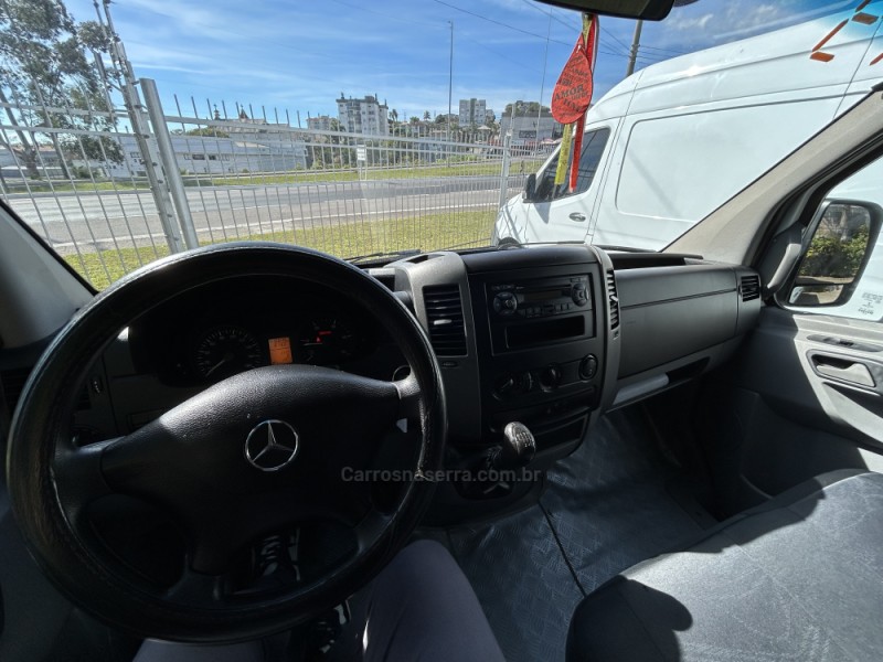 SPRINTER 2.2 FURGÃO 415 LONGO TETO ALTO DIESEL 3P MANUAL - 2019 - FARROUPILHA