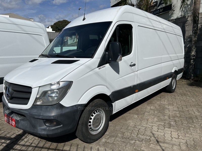 SPRINTER 2.2 FURGÃO 415 LONGO TETO ALTO DIESEL 3P MANUAL - 2019 - FARROUPILHA
