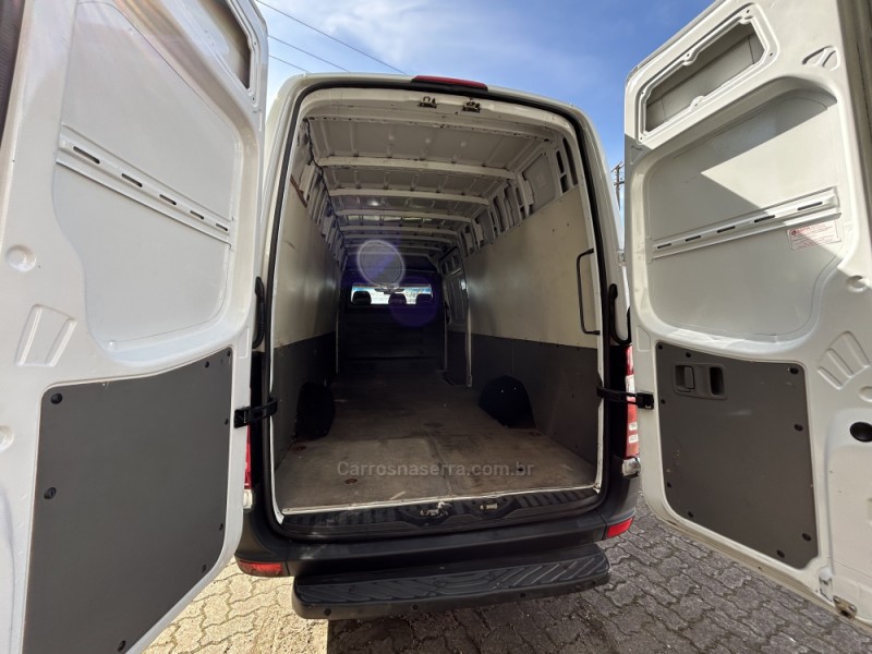 SPRINTER 2.2 FURGÃO 415 LONGO TETO ALTO DIESEL 3P MANUAL - 2019 - FARROUPILHA