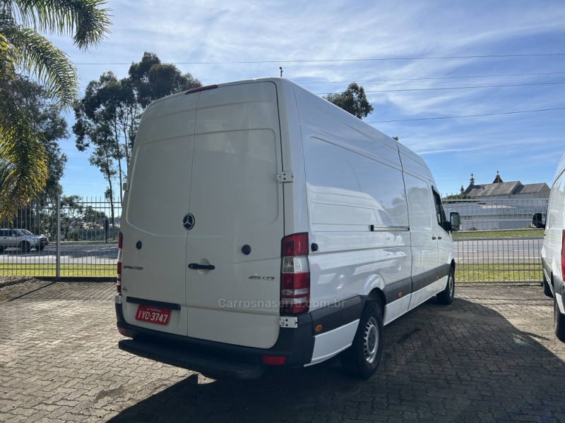 SPRINTER 2.2 FURGÃO 415 LONGO TETO ALTO DIESEL 3P MANUAL - 2019 - FARROUPILHA