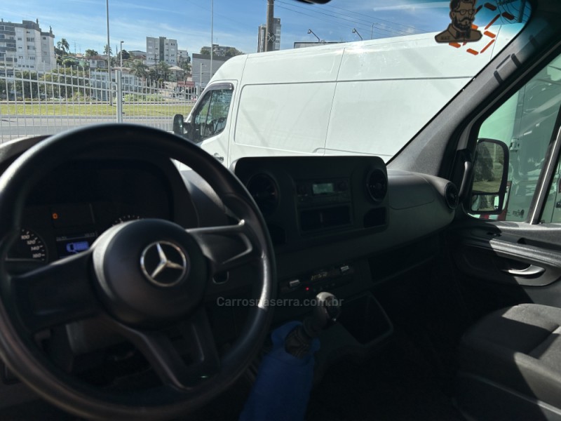 SPRINTER 2.2 FURGÃO 416 LONGO TETO ALTO DIESEL 3P MANUAL - 2022 - FARROUPILHA