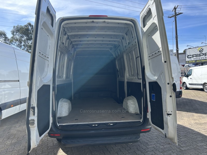 SPRINTER 2.2 FURGÃO 416 LONGO TETO ALTO DIESEL 3P MANUAL - 2022 - FARROUPILHA