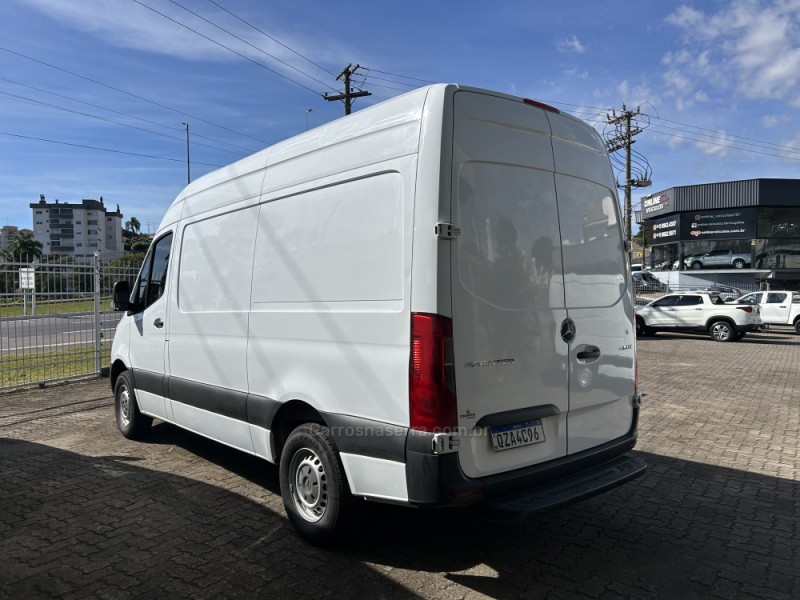 SPRINTER 2.2 FURGÃO 416 LONGO TETO ALTO DIESEL 3P MANUAL - 2022 - FARROUPILHA