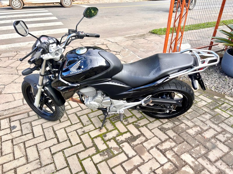 CB 300R ABS - 2013 - TRêS COROAS