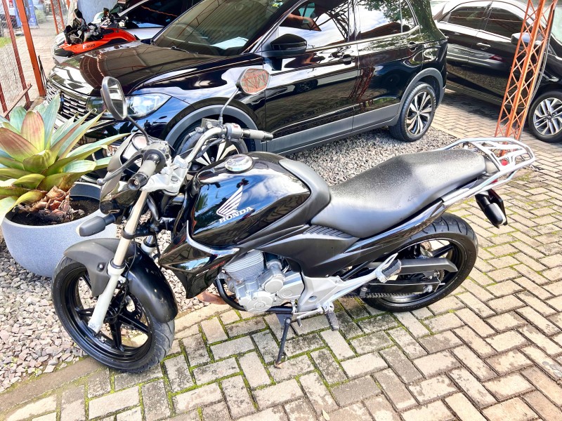 CB 300R ABS - 2013 - TRêS COROAS