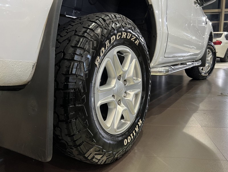 RANGER 3.2 XLT 4X4 CD 20V DIESEL 4P AUTOMÁTICO - 2014 - FARROUPILHA