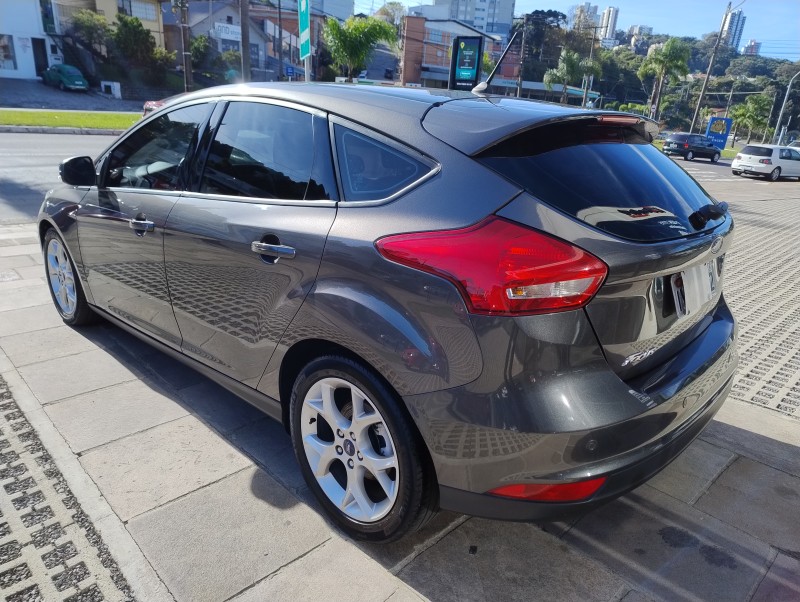 FOCUS 1.6 SE PLUS 16V FLEX 4P MANUAL - 2018 - CAXIAS DO SUL