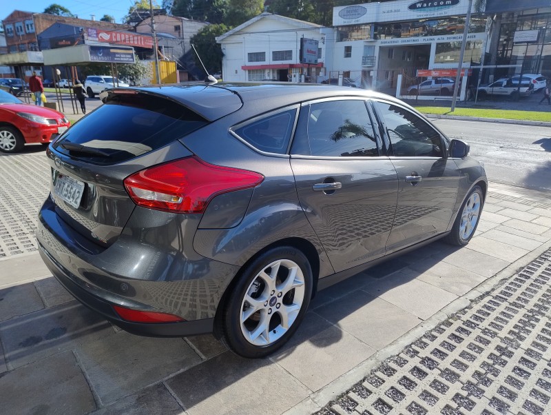 FOCUS 1.6 SE PLUS 16V FLEX 4P MANUAL - 2018 - CAXIAS DO SUL