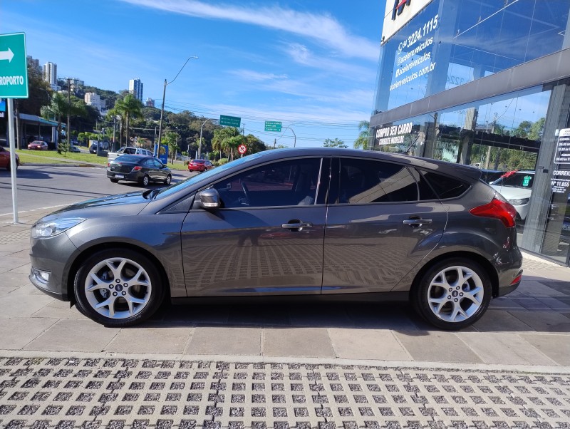 FOCUS 1.6 SE PLUS 16V FLEX 4P MANUAL - 2018 - CAXIAS DO SUL