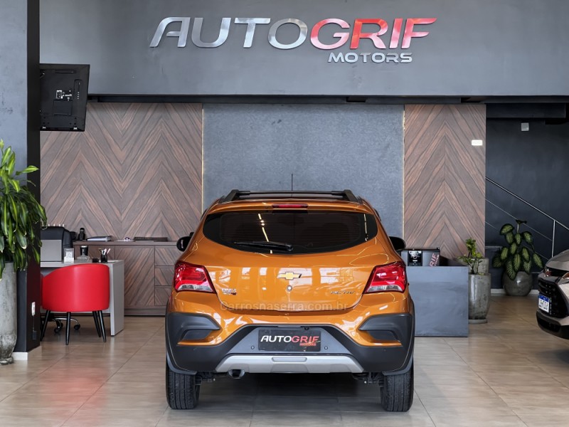 ONIX 1.4 MPFI ACTIV 8V FLEX 4P MANUAL - 2017 - CAMPO BOM