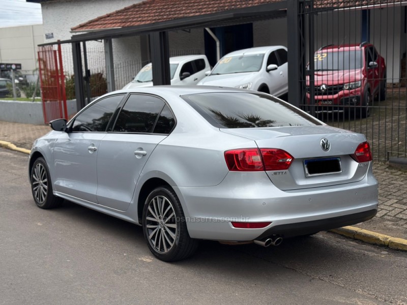 JETTA 2.0 TSI HIGHLINE 200CV GASOLINA 4P TIPTRONIC - 2012 - PAROBé