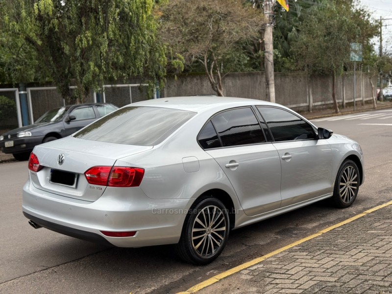 JETTA 2.0 TSI HIGHLINE 200CV GASOLINA 4P TIPTRONIC - 2012 - PAROBé