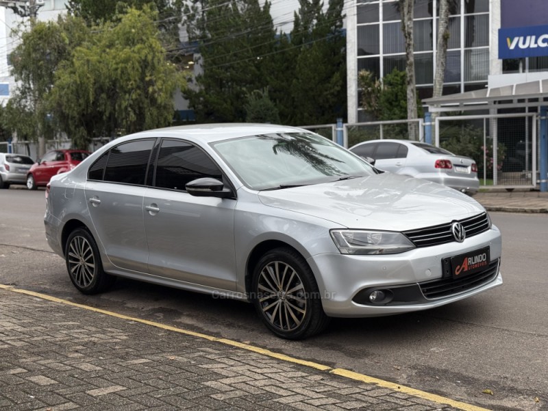 JETTA 2.0 TSI HIGHLINE 200CV GASOLINA 4P TIPTRONIC - 2012 - PAROBé