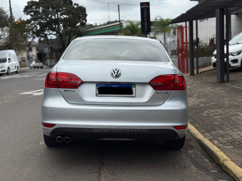 JETTA 2.0 TSI HIGHLINE 200CV GASOLINA 4P TIPTRONIC - 2012 - PAROBé