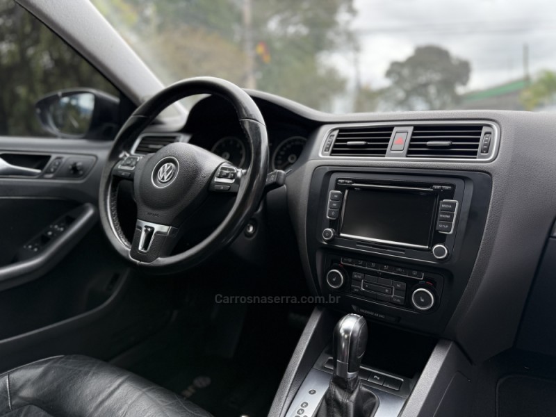 JETTA 2.0 TSI HIGHLINE 200CV GASOLINA 4P TIPTRONIC - 2012 - PAROBé