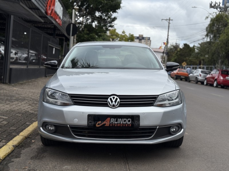JETTA 2.0 TSI HIGHLINE 200CV GASOLINA 4P TIPTRONIC - 2012 - PAROBé