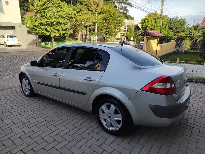 MÉGANE 2.0 DYNAMIQUE SEDAN 16V GASOLINA 4P AUTOMÁTICO - 2009 - LAJEADO